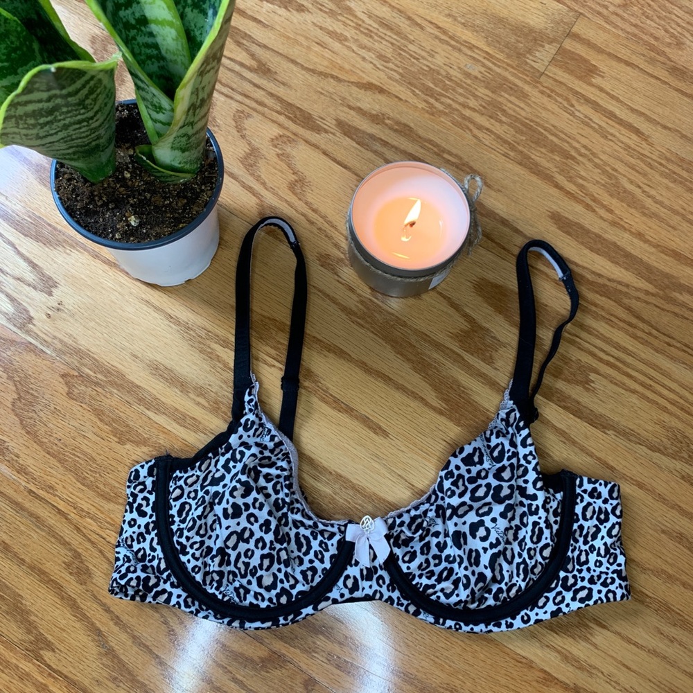 Victoria’s Secret 34C body by Victoria leopard bra